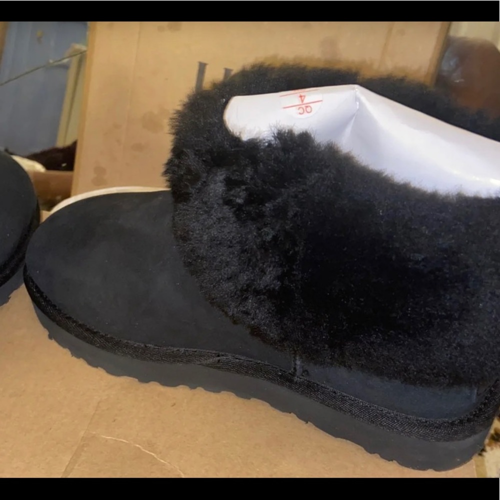 Black mid Uggs